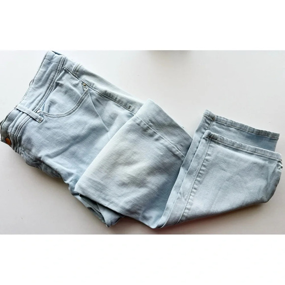 Chico’s • Light Wash Perfect Stretch Crop Jeans - Picture 1 of 6